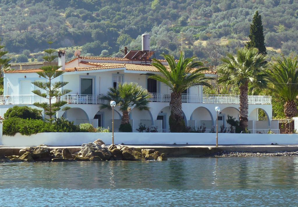 Manthos Sea View * Kalloni (Peloponnese)